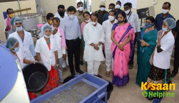 तेलंगाना मंत्री ने आदिवासी महिलाओं के स्वामित्व वाली खाद्य प्रसंस्करण इकाई का शुभारंभ किया तेलंगाना मंत्री ने आदिवासी महिलाओं के स्वामित्व वाली खाद्य प्रसंस्करण इकाई का शुभारंभ किया